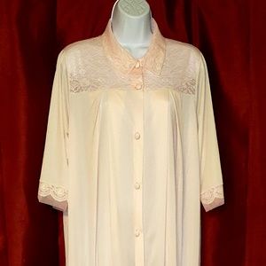 Vintage Robe Night Gown Size Medium Pink w Lace